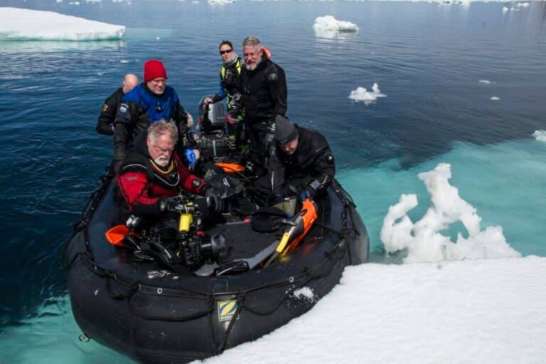 Antarctic Ice Diving photos01