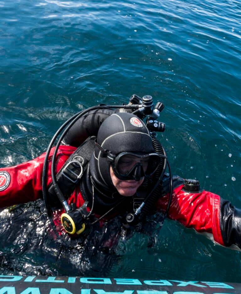 Antarctic Ice Diving1